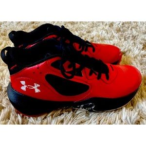 Under Armour Boys shoe size 6